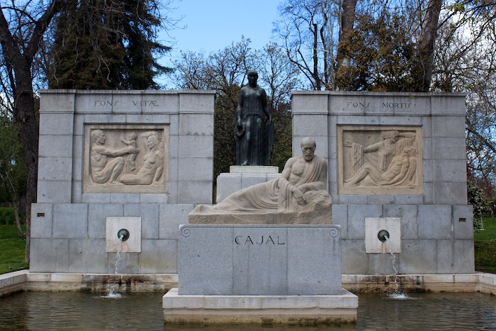 Santiago Ramon y Cajal monument, Madrid - 01.jpg